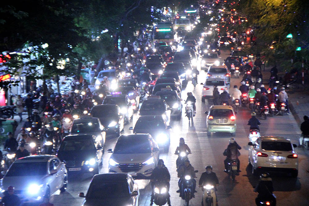 SỬ DỤNG ĐÈN COS HAY ĐÈN PHA