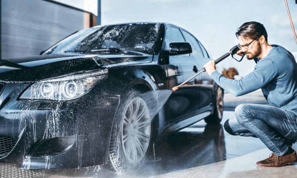 Thường xuyên rửa xe ô tô