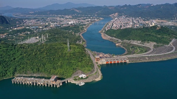 Nhà máy thủy điện hòa bình