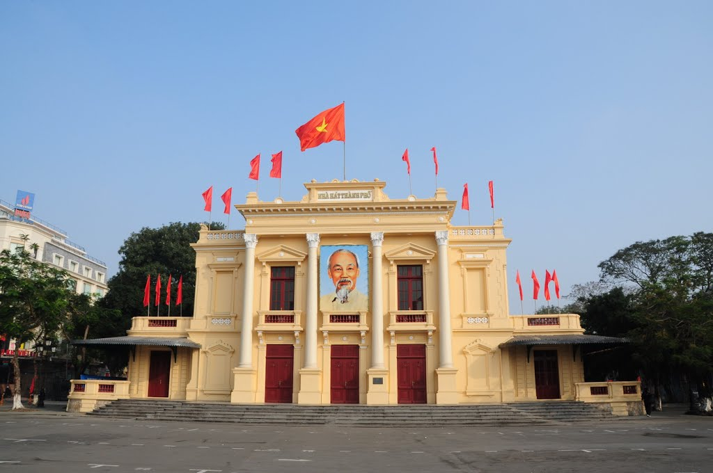 Toàn cảnh bên ngoài của nhà hát lớn Hải Phòng