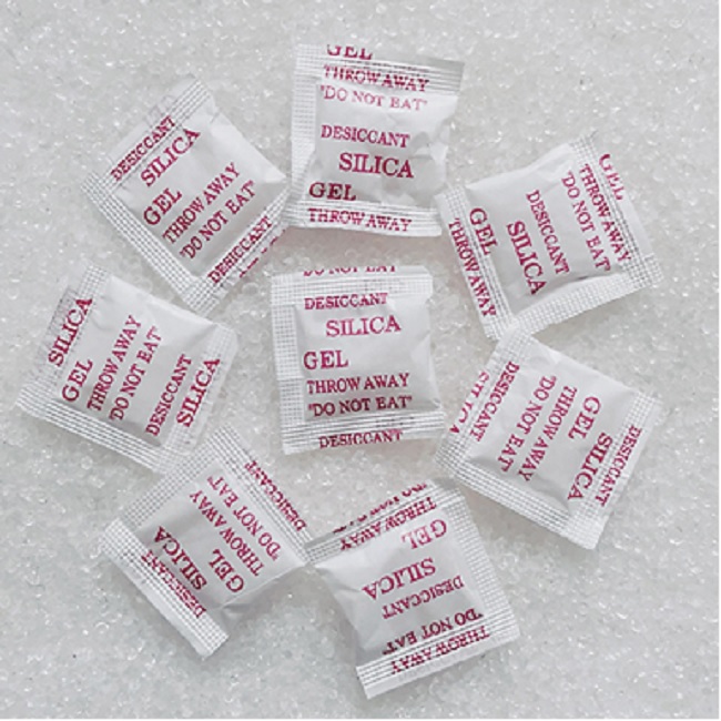 Gel silic đioxit có trong các gói hút ẩm
