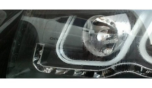 NGUYÊN NHÂN ĐÈN Ô TÔ BỊ HẤP HƠI NƯỚC VÀ CÁCH XỬ LÝ