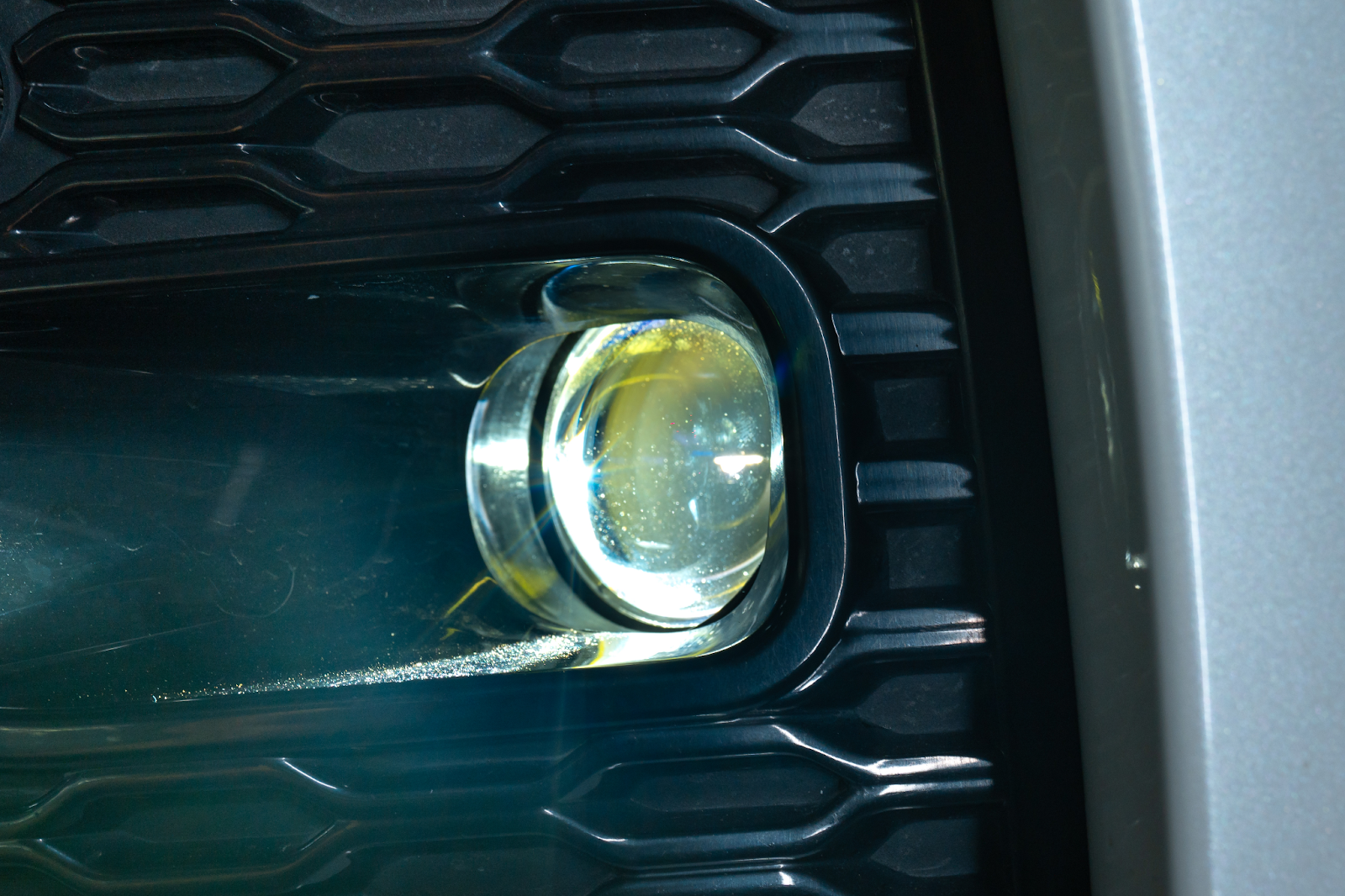 toyota-fortuner-do-den-bi-led-x-light-4.png