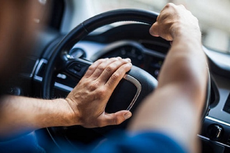hiện tượng vô lăng ô tô bị lệch