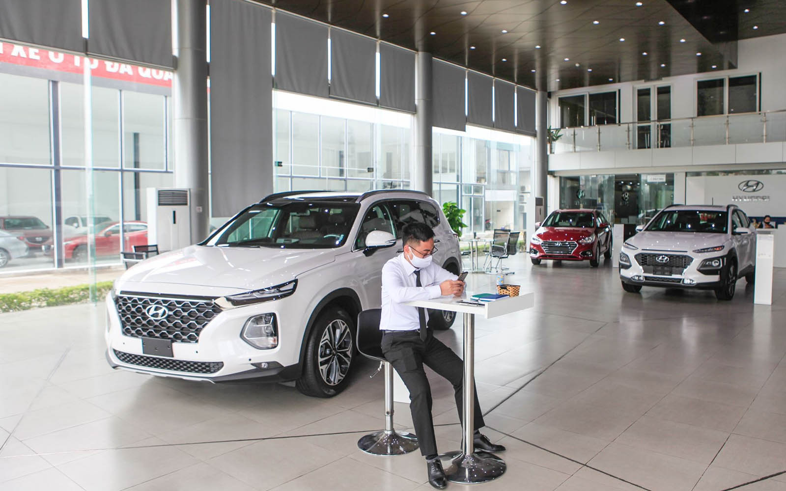 Nhieu-Showroom-roi-vao-tinh-trang-bi-lo.jpg
