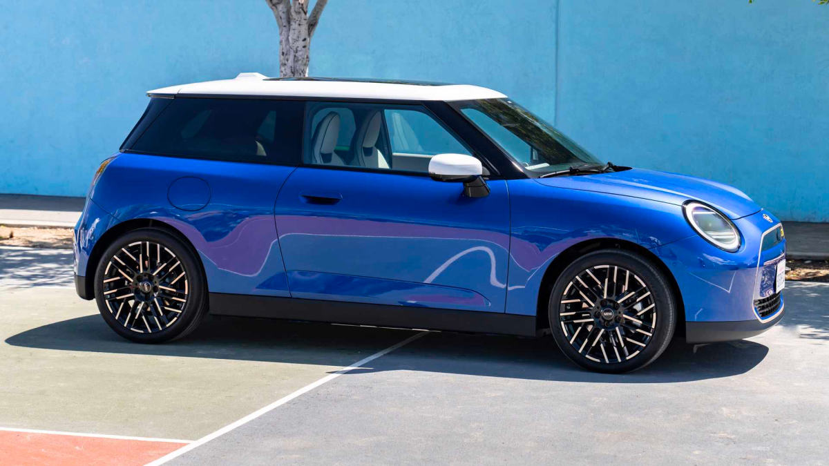 Lo-thiet-ke-noi-that-cua-Mini-Cooper-the-he-moi-3.jpg