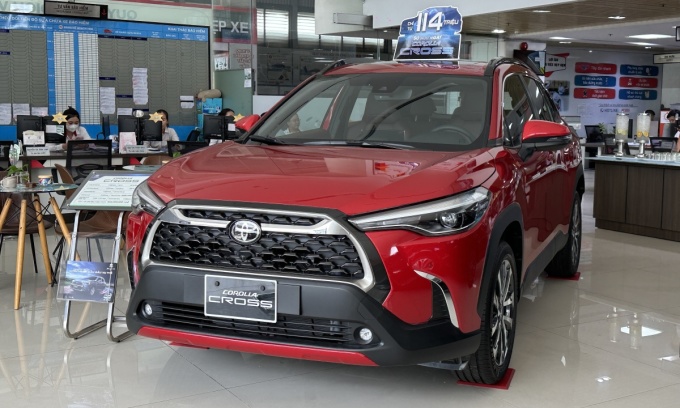 Chiếc Corolla Cross tại một đại lý Toyota ở TP HCM. Ảnh: Thành Nhạn