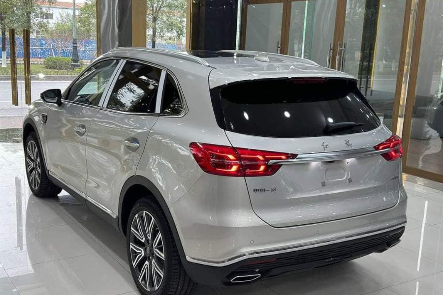 Hongqi HS5