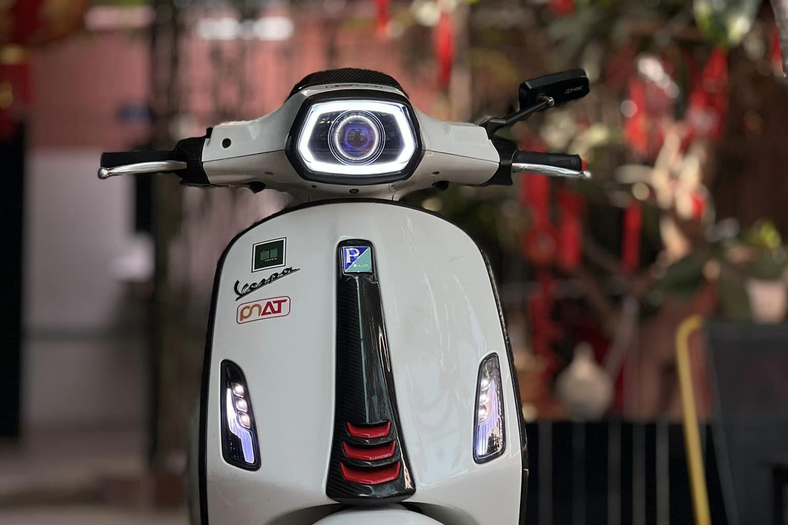 vespa-do-den-1.jpg