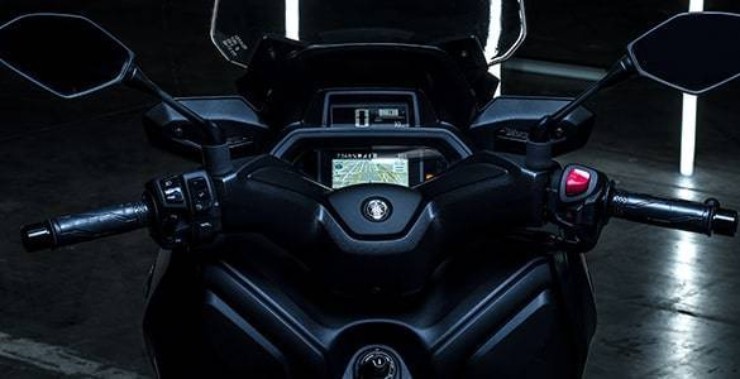 yamaha-xmax-250-2024-2.jpg