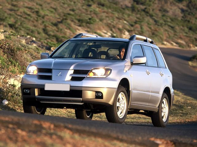 cac-doi-xe-mitsubishi-outlander-1.jpg