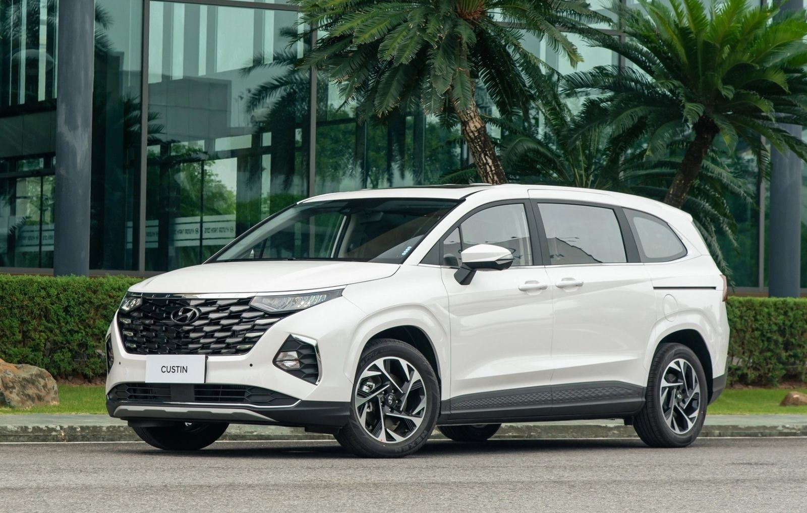 hyundai-custin-do-den-bi-gam-x-light-f10-pro-1.jpg