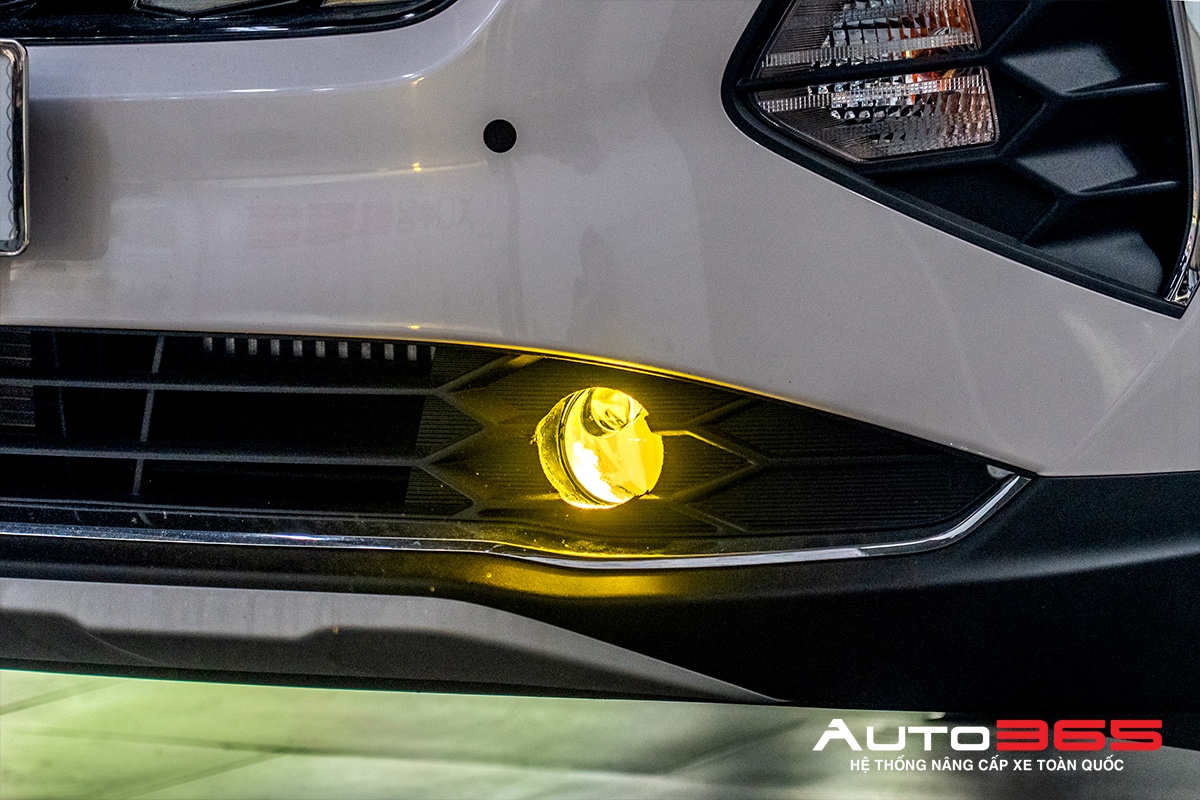 hyundai-custin-do-den-bi-gam-x-light-f10-pro-10.jpg