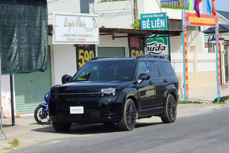 hyundai-santafe-the-he-moi-xuat-hien-tai-duong-pho-viet-2.jpg