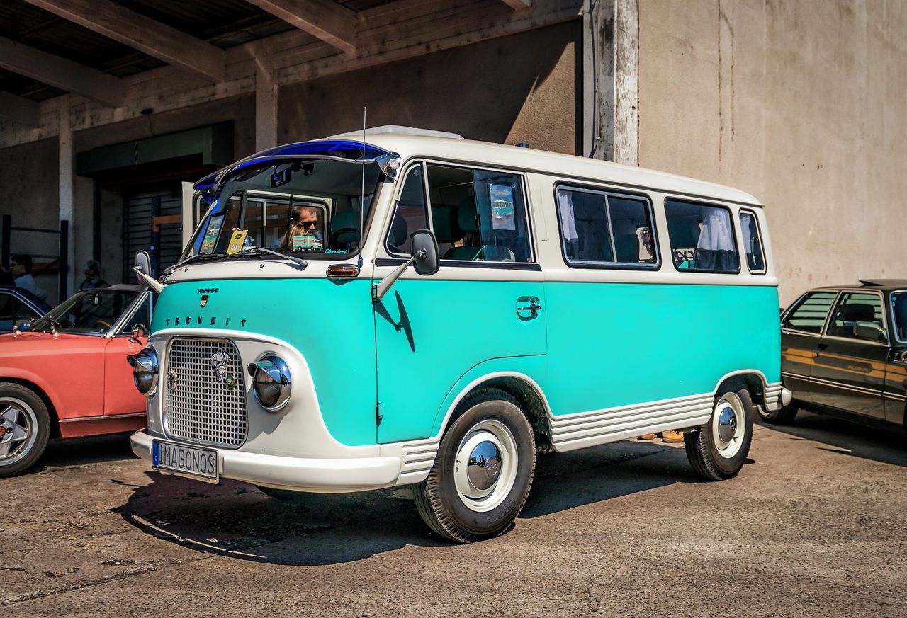 cac-doi-xe-ford-transit-1.jpg