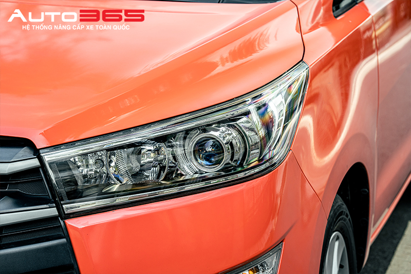 toyota-innova-do-den-va-dan-phim-cach-nhiet-7.jpg