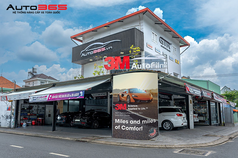 quy-trinh-dan-phim-cach-nhiet-o-to-chuyen-nghiep-tai-auto365-11.jpg