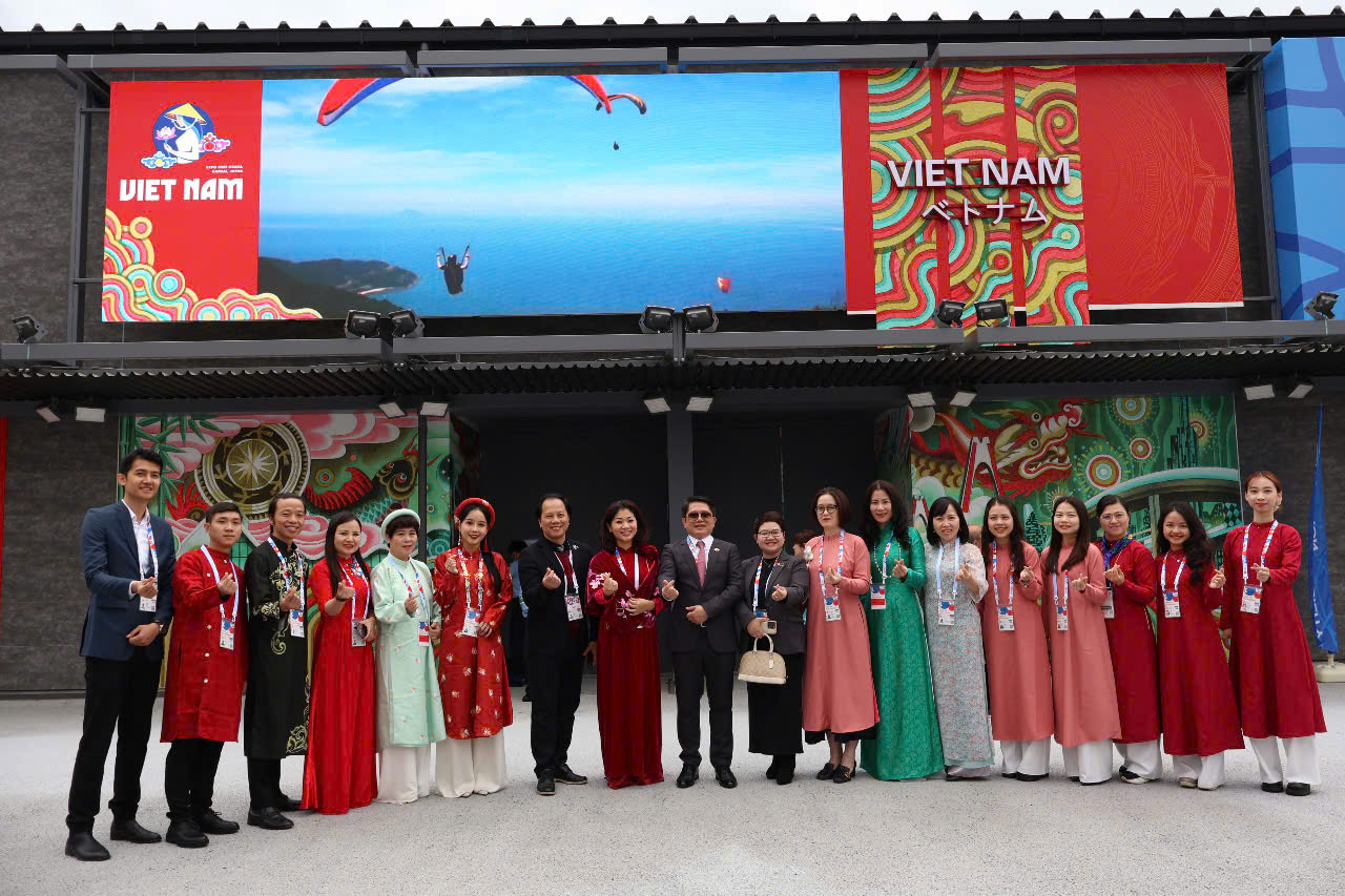 nha-trien-lam-viet-nam-tai-osaka-2.jpg