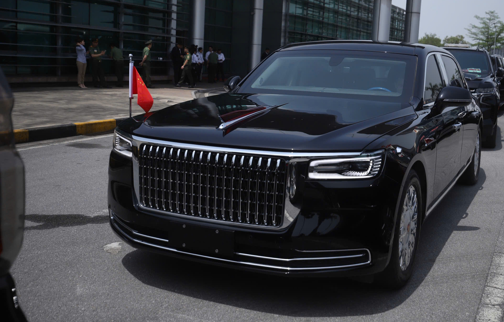 limousine-hongqi-1.jpg