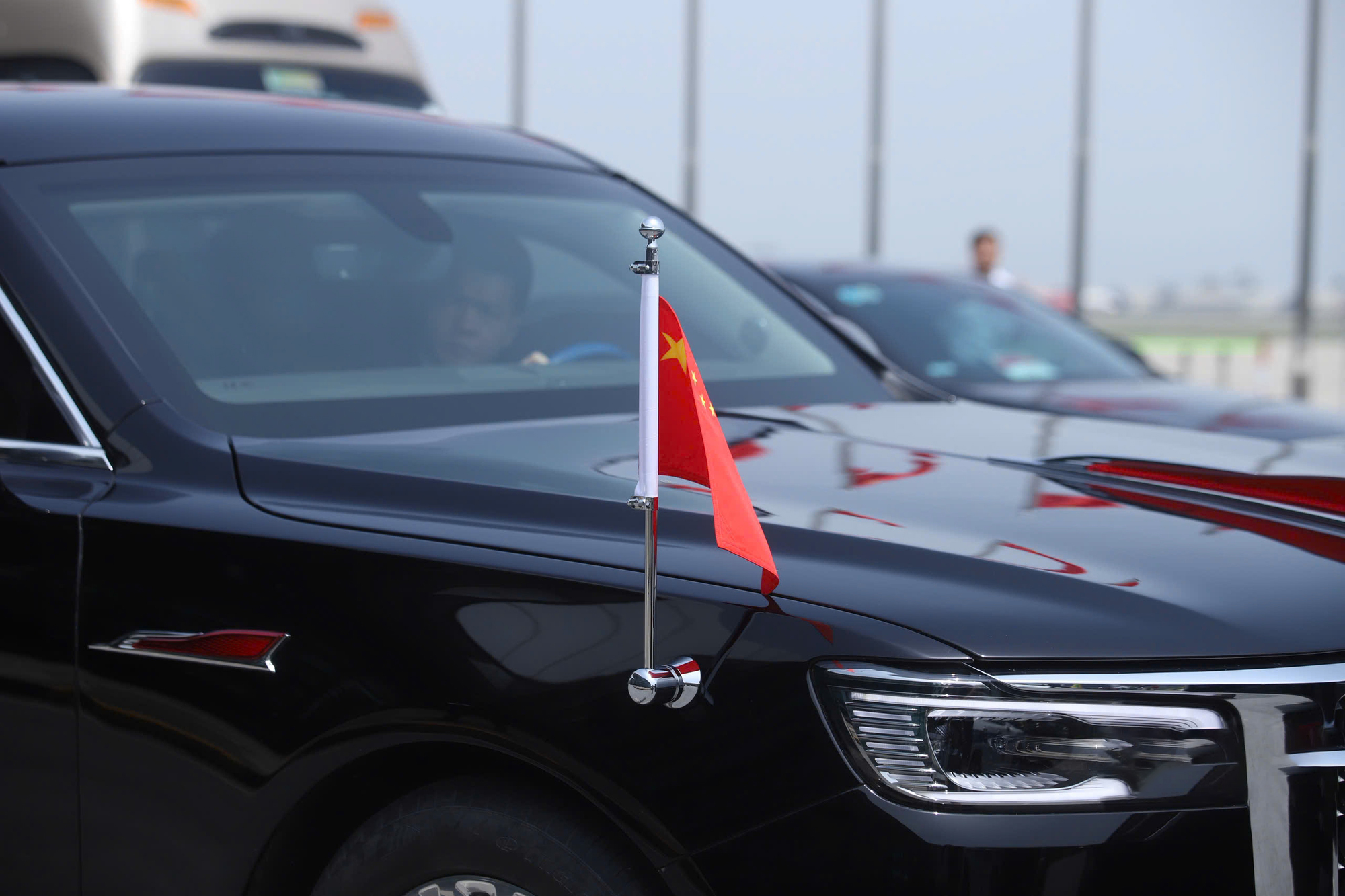 limousine-hongqi-2.jpg