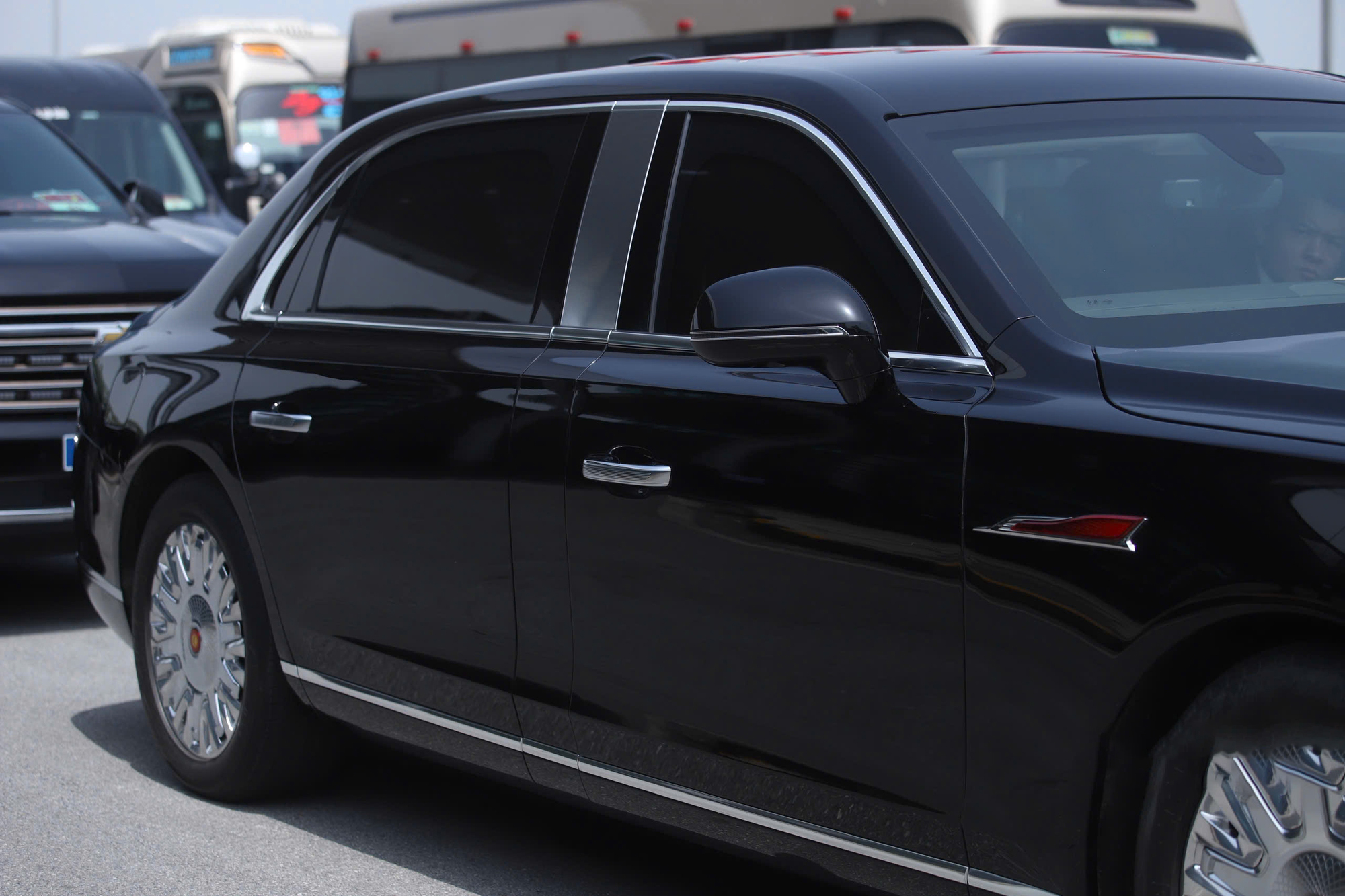 limousine-hongqi-3.jpg