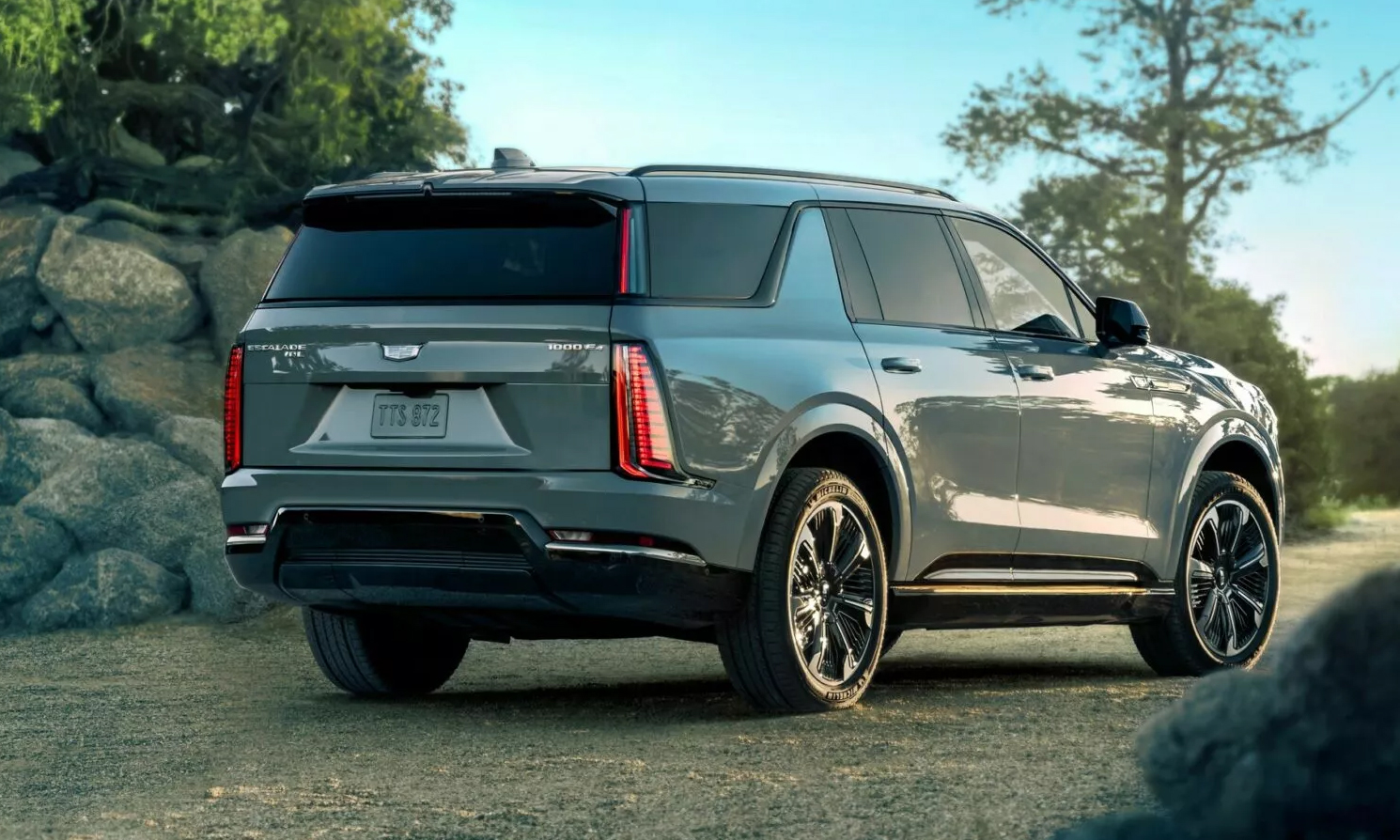 Cadillac-Escalade-IQL-2.jpg