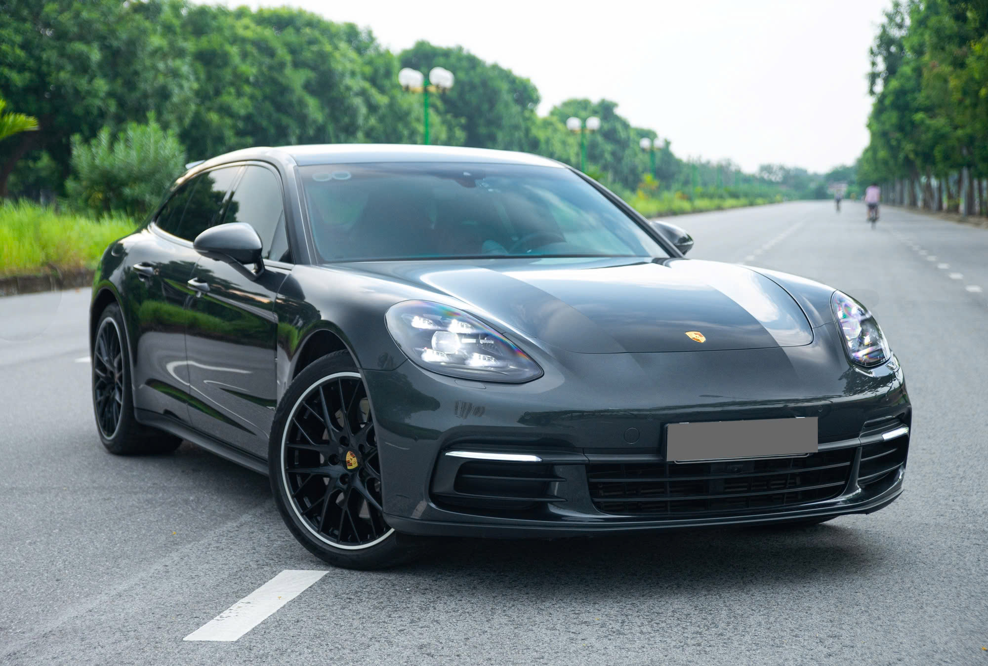 porsche-panamera.jpg