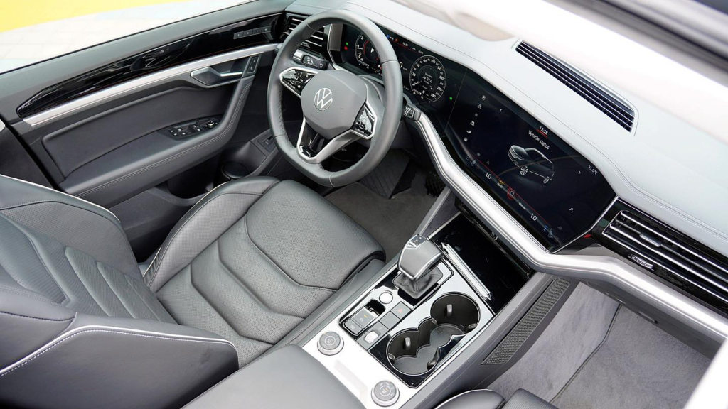 Volkswagen-Touareg-2025-1.png