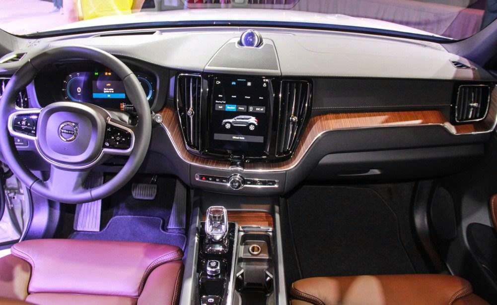 Volvo-XC60-2025-1.jpg
