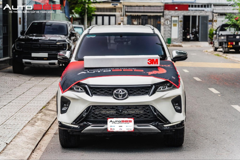 dan-phim-cach-nhiet-3m-xe-toyota-fortuner.jpeg