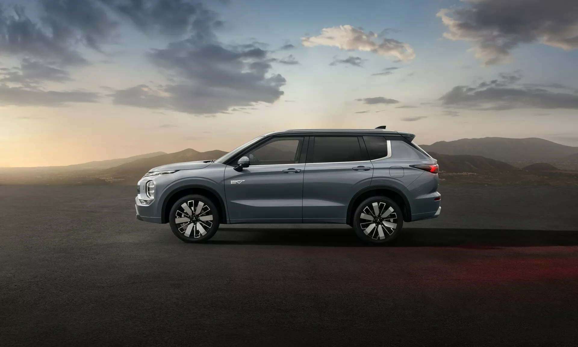 Mitsubishi-Outlander-PHEV-2025-1.jpg