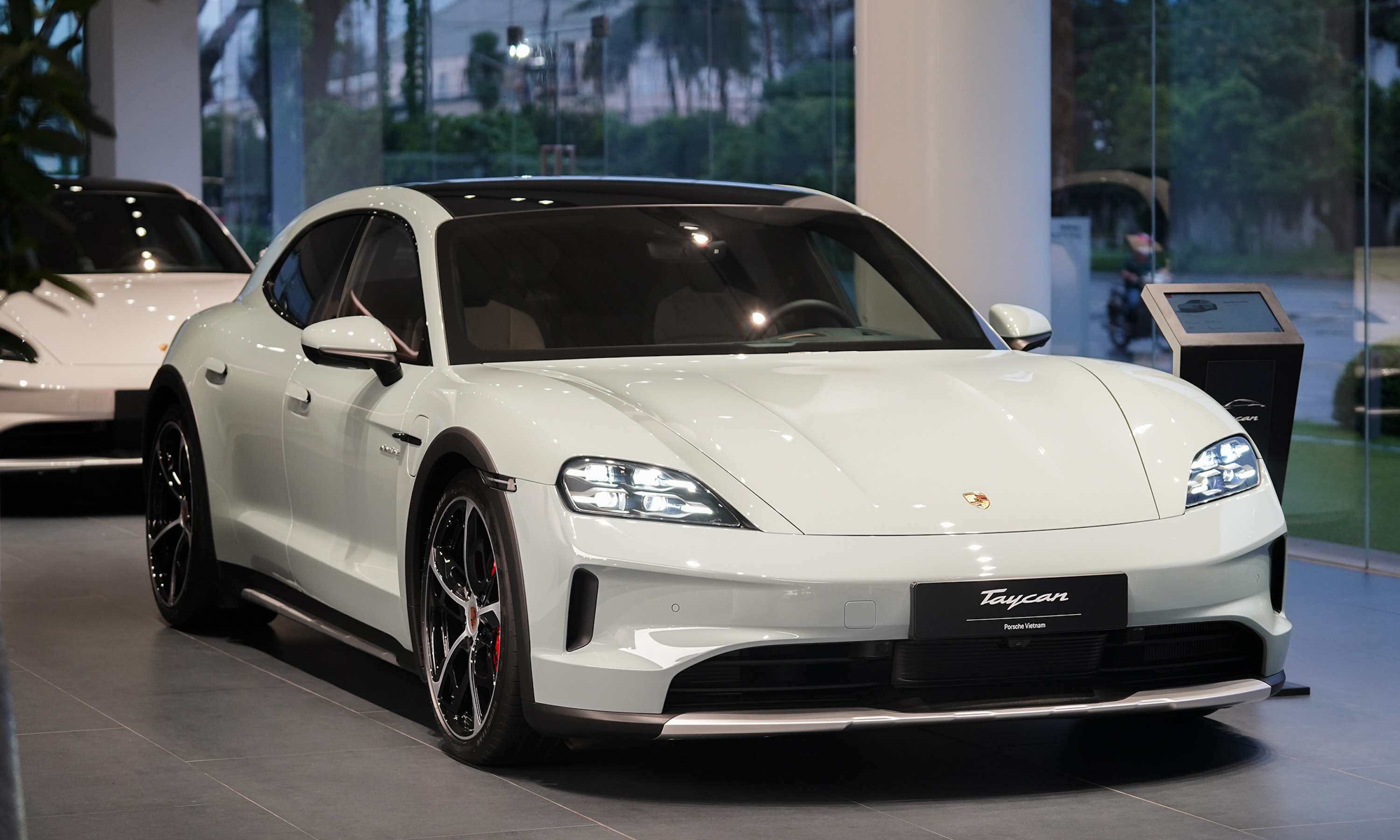 Porsche-Taycan.jpg