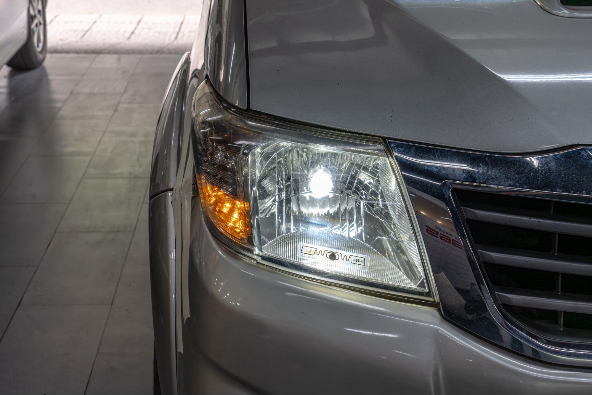 toyota-hilux-do-den-bi-led-mini-v12-hyper-10.jpg