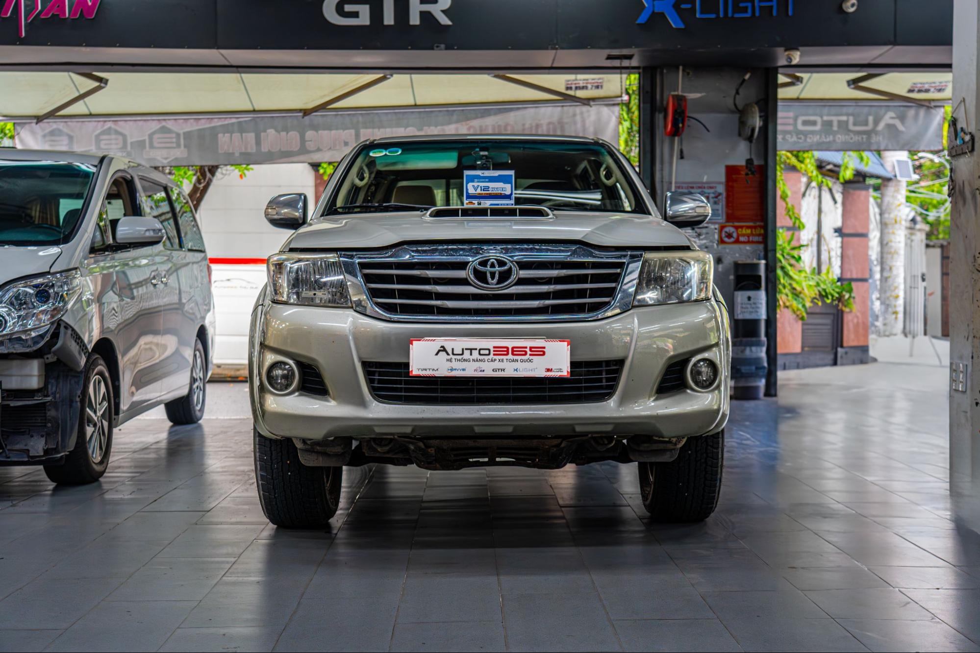 toyota-hilux-do-den-bi-led-mini-v12-hyper-12.jpg