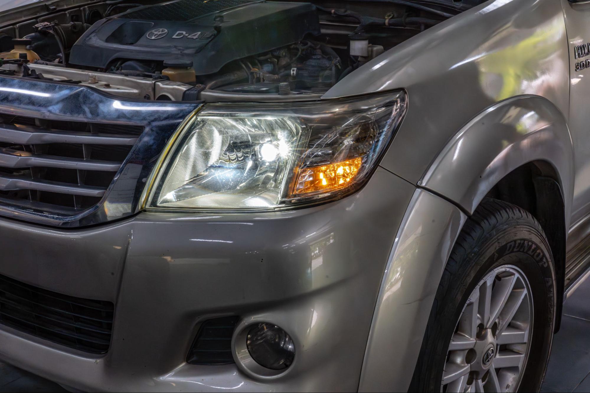 toyota-hilux-do-den-bi-led-mini-v12-hyper-9.jpg